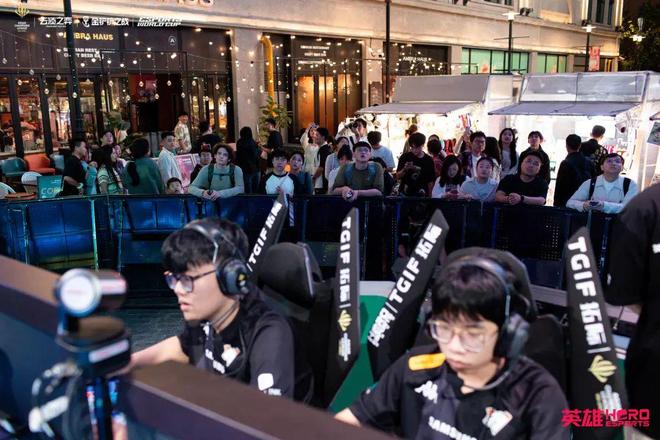 潽出潽进”！这项亚洲顶尖赛事全面开战ag真人平台第一游戏南京路的人又“(图2)