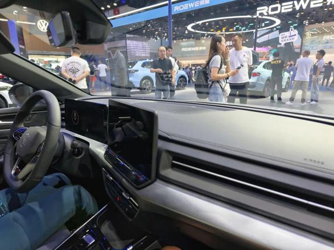 个人心中“六佳车”：情绪价值之选AG真人app2025年成都车展(图15)