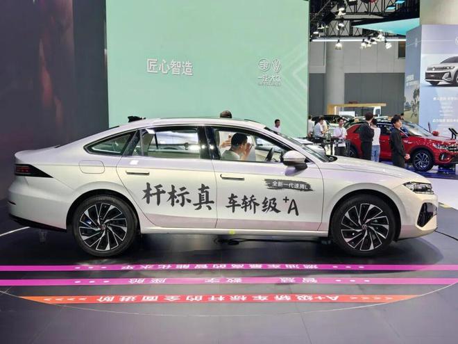 个人心中“六佳车”：情绪价值之选AG真人app2025年成都车展(图21)